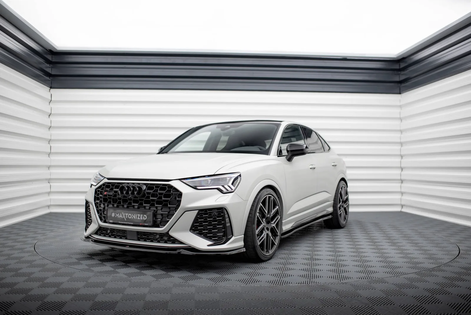 Front Splitter V.1 compatible with Audi RSQ3 Sportback / SUV F3