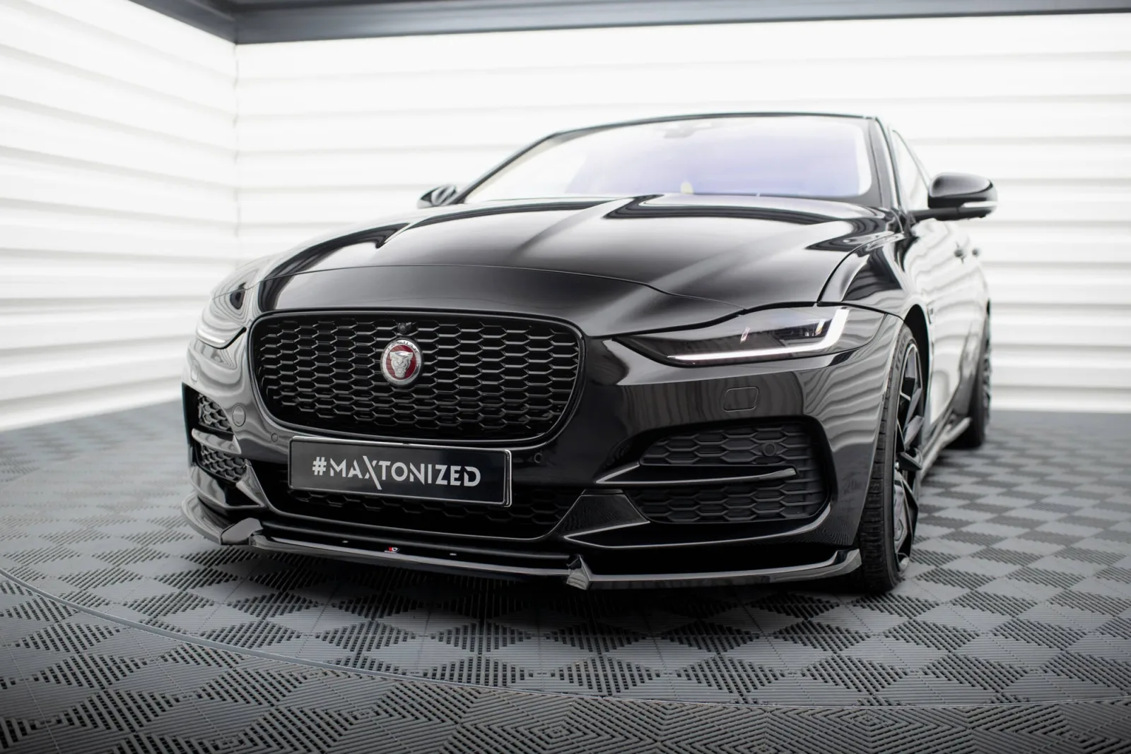 Front Splitter V.2 compatible with Jaguar XE X760 Facelift
