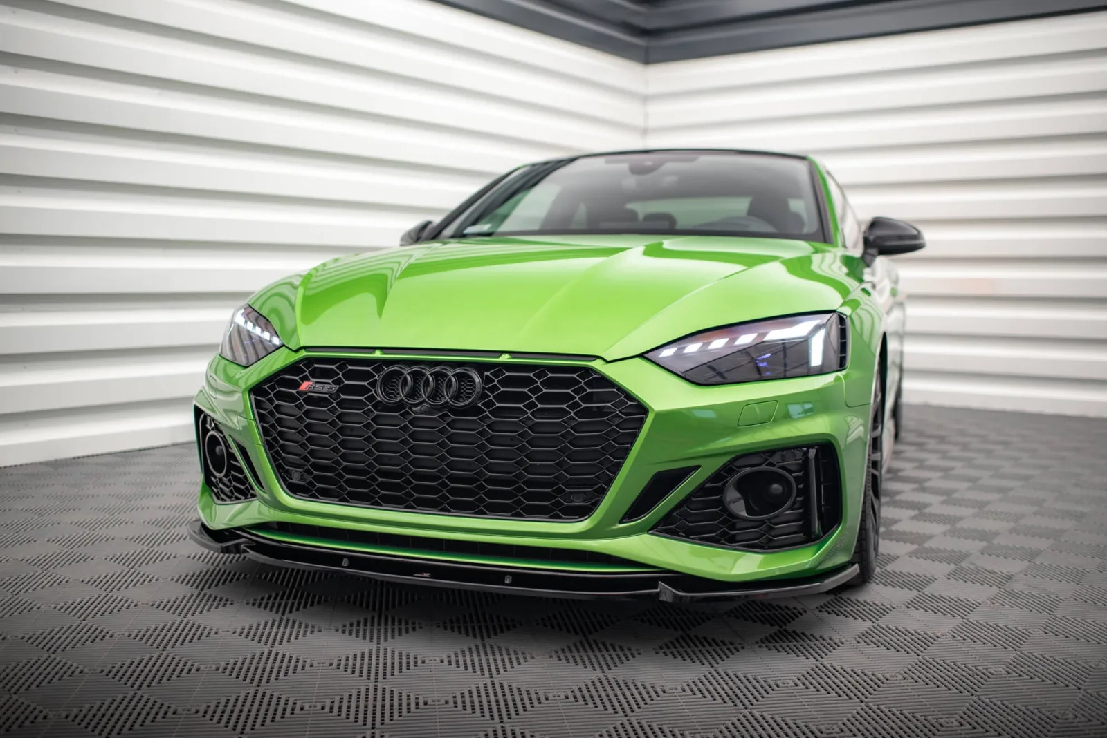 Front Splitter V.2 compatible with Audi RS5 F5 Facelift