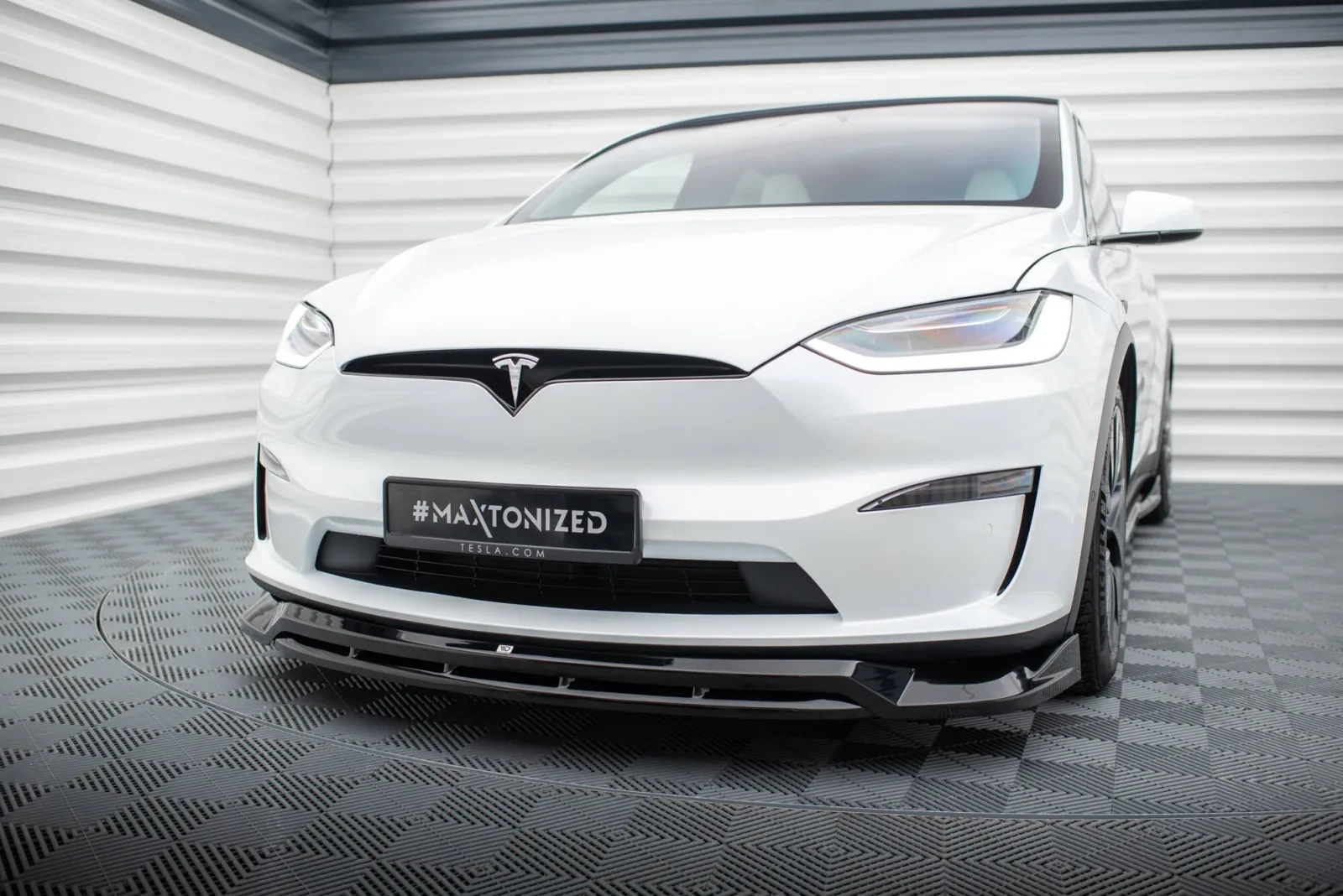 Front Splitter V.1 compatible with Tesla Model X Mk1 Facelift