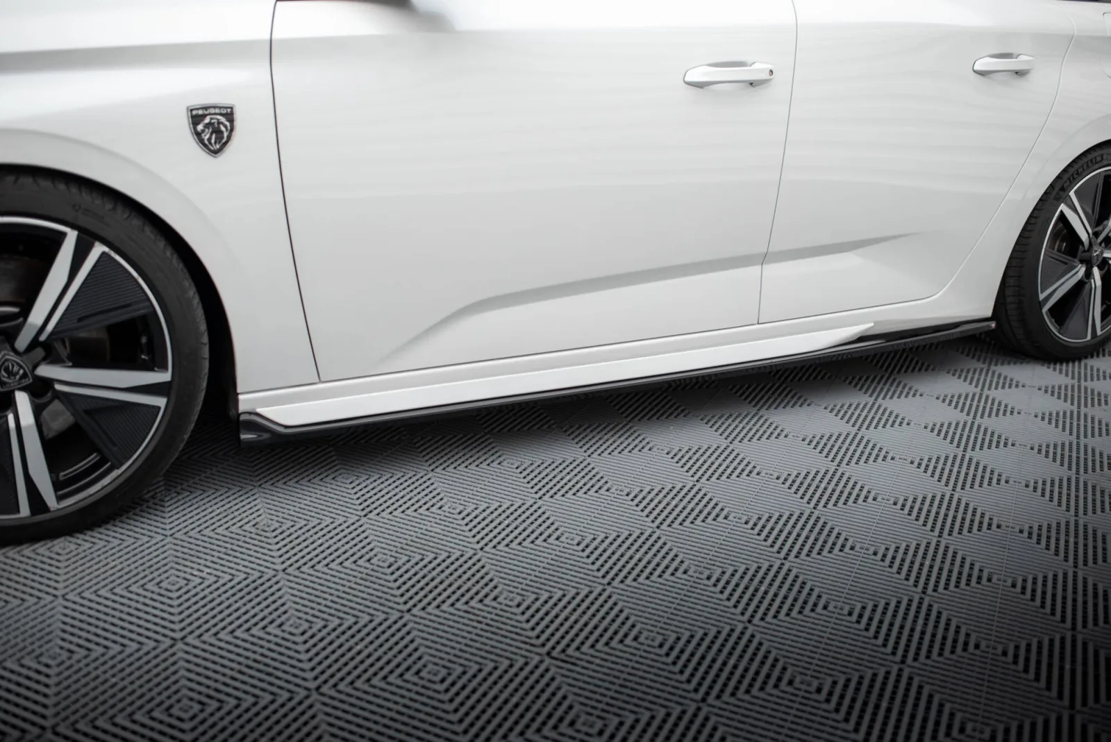 Side Skirts Diffusers compatible with Peugeot 308 GT SW Mk3