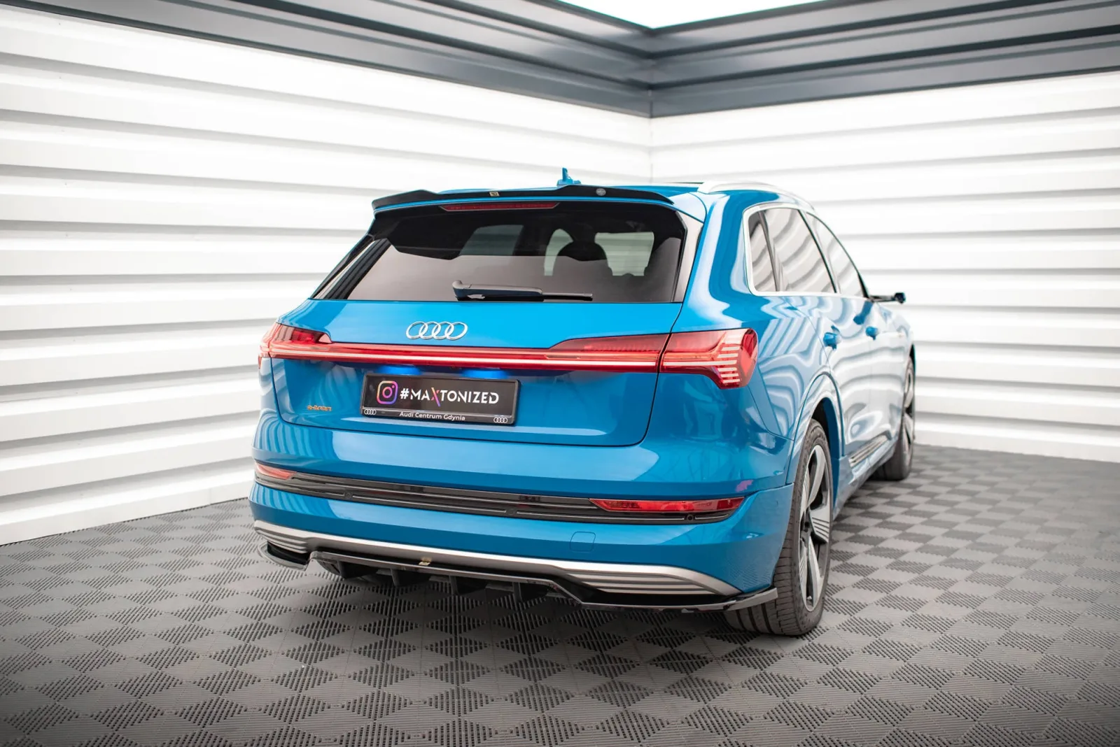 Upper Spoiler Cap compatible with Audi e-tron