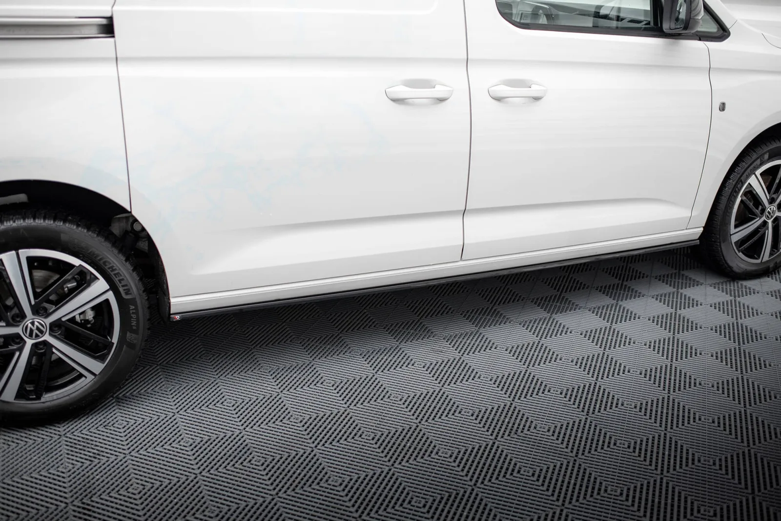 Side Skirts Diffusers compatible with Volkswagen Caddy Maxi Mk5
