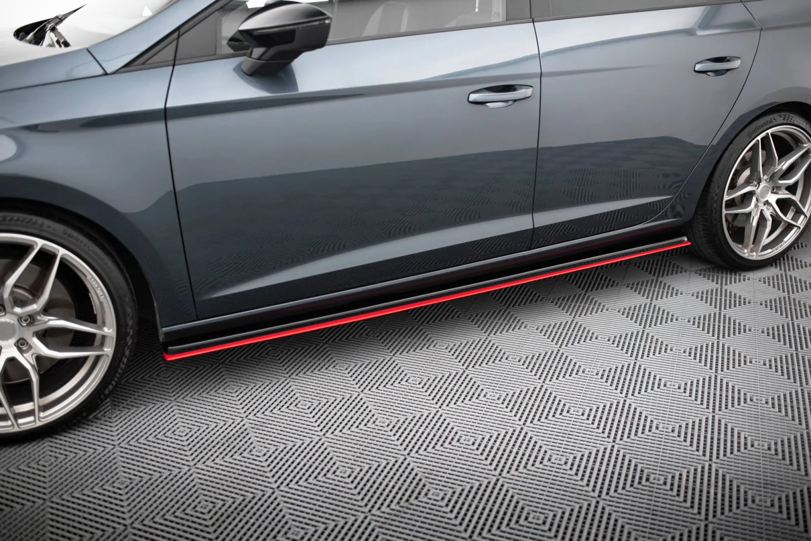 Side Skirts Diffusers v.3 compatible with Seat Leon Mk3 Cupra/FR Facelift