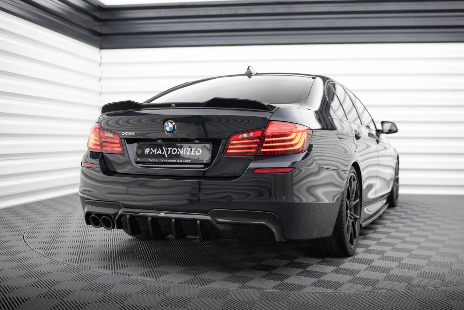 Rear Valance V.2 compatible with BMW 5 M-Pack F10 / F11 (Version with double exhaust on one side)