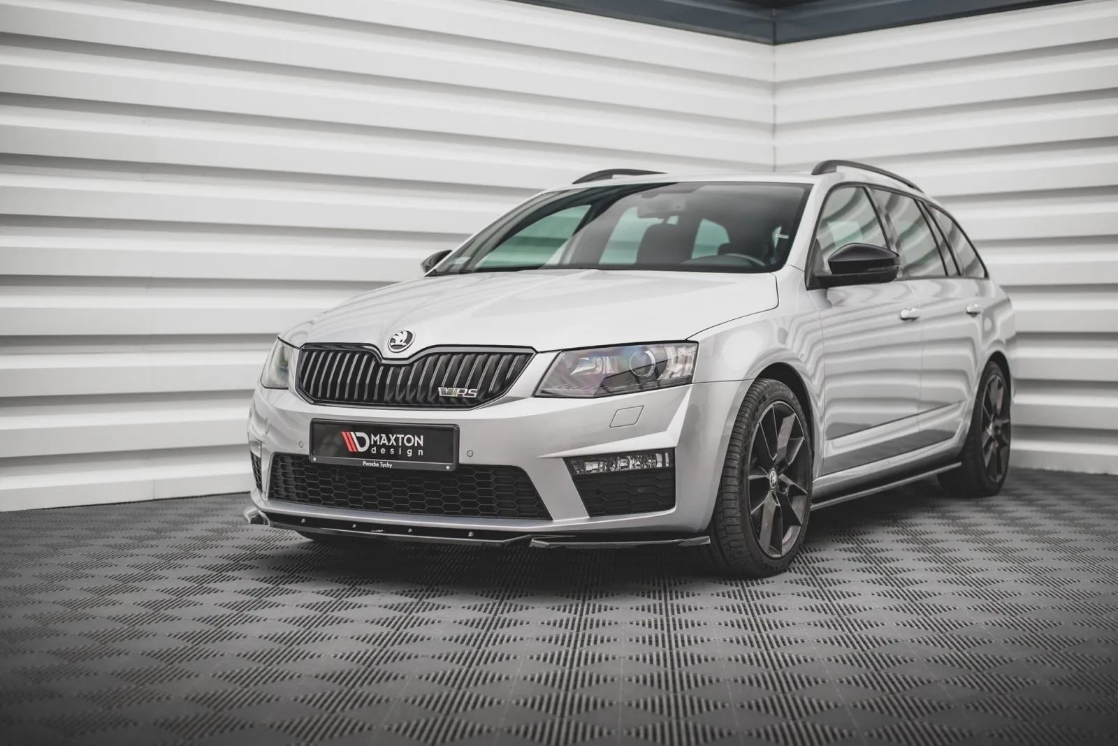 Front Splitter V.4 compatible with Skoda Octavia RS Mk3