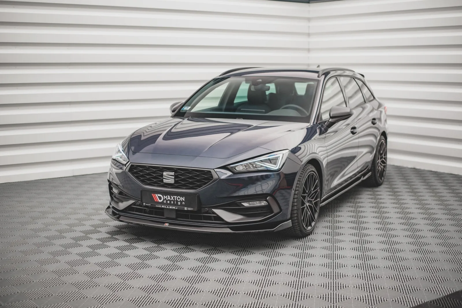 Front Splitter V.3 compatible with Seat Leon FR Mk4