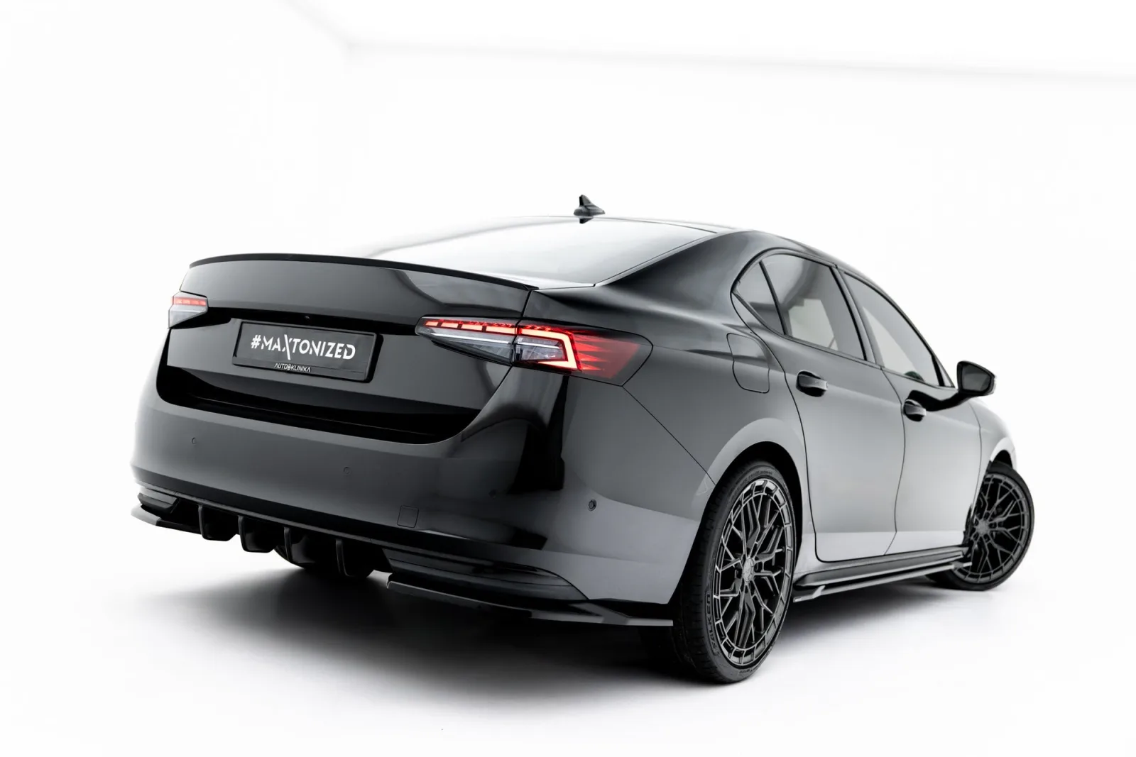 Rear Valance compatible with Skoda Superb Sportline Mk4