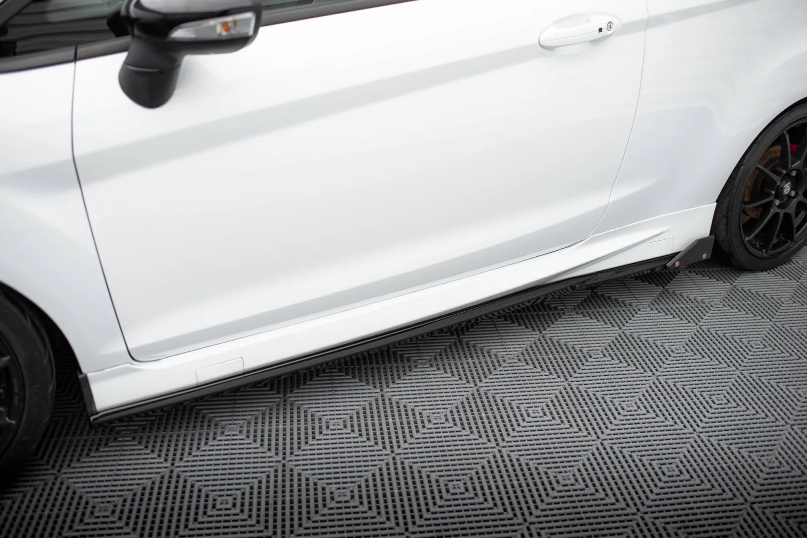 Side Skirts Diffusers V.4 + Flaps compatible with Ford Fiesta ST / ST-Line Mk7