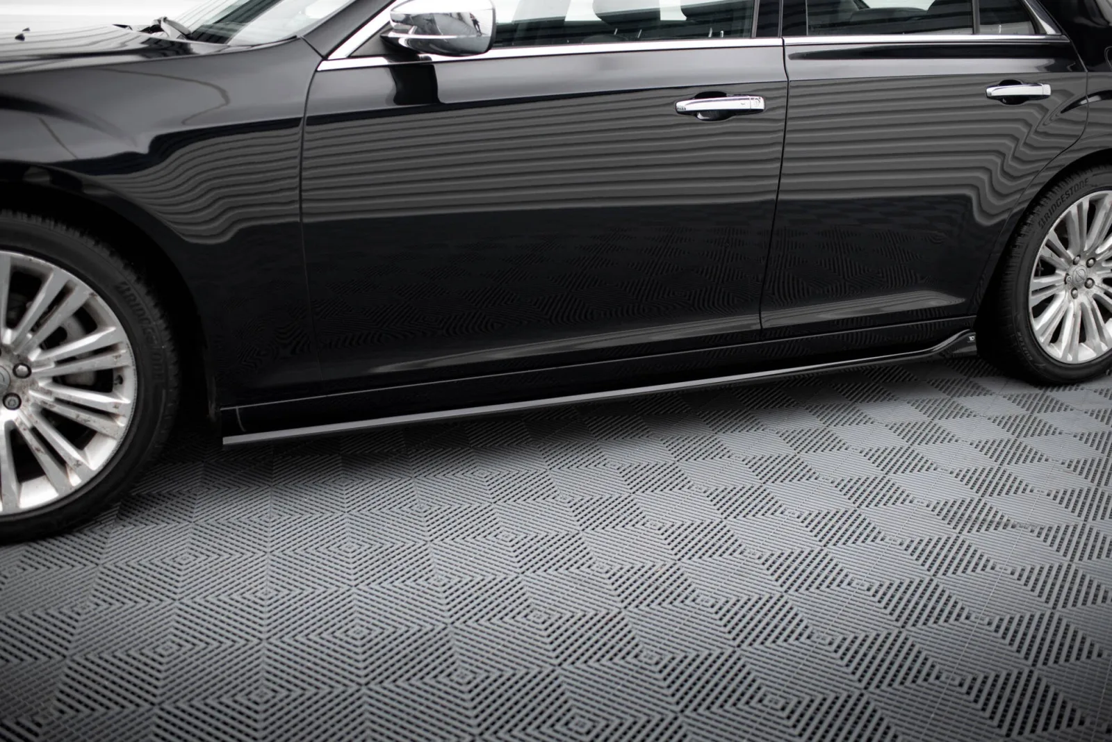 Side Skirts Diffusers compatible with Chrysler 300 Mk2