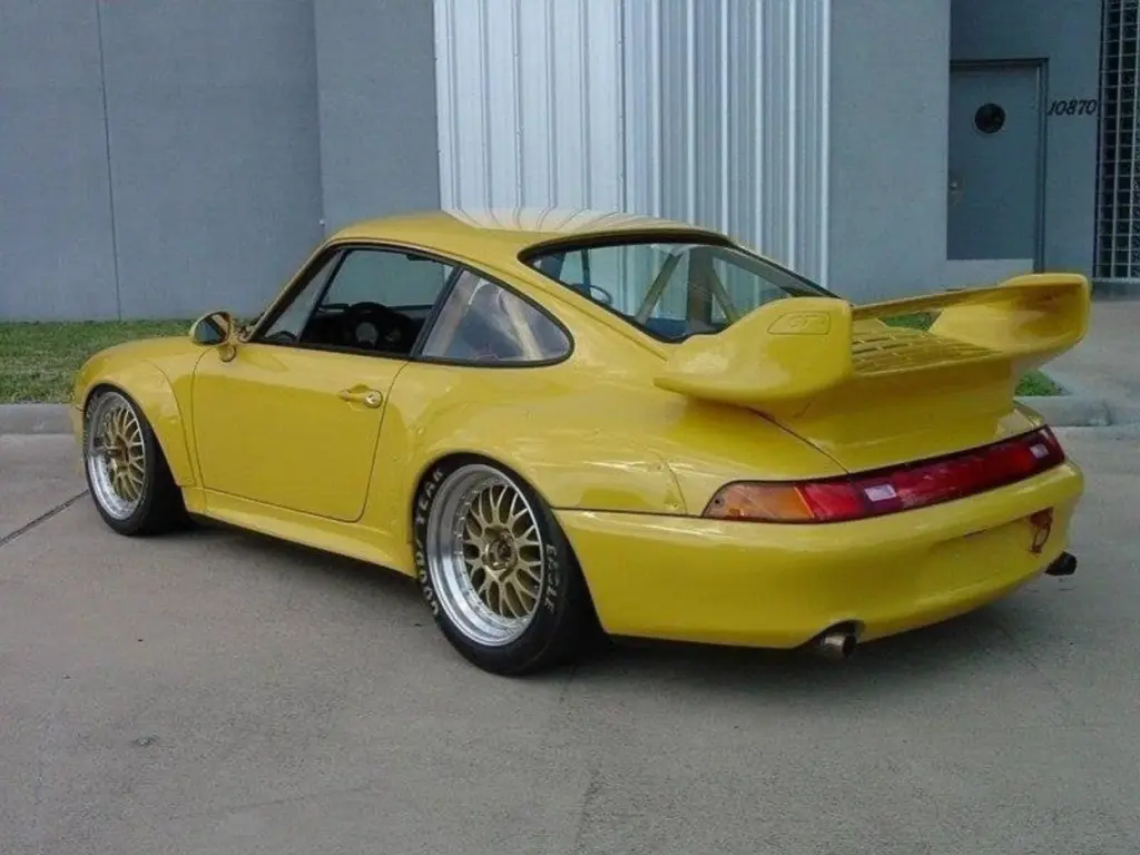 Spoiler compatible with Porsche 911 Series 993