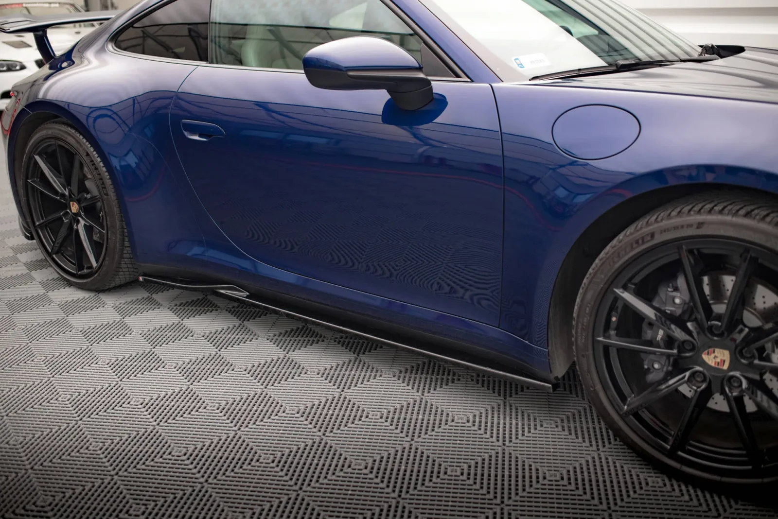Side Skirts Diffusers V.1 compatible with Porsche 911 Carrera Aero / Carrera GTS 992