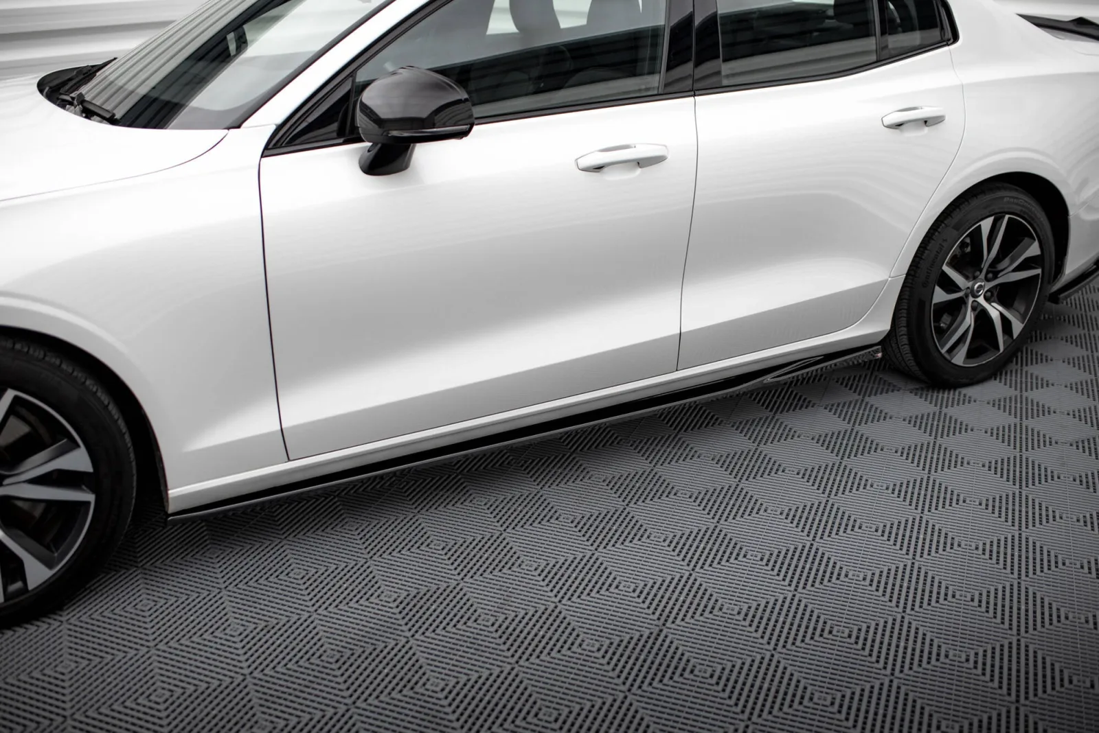 Side Skirts Diffusers V.1 compatible with Volvo S60/V60 R-Design Mk3