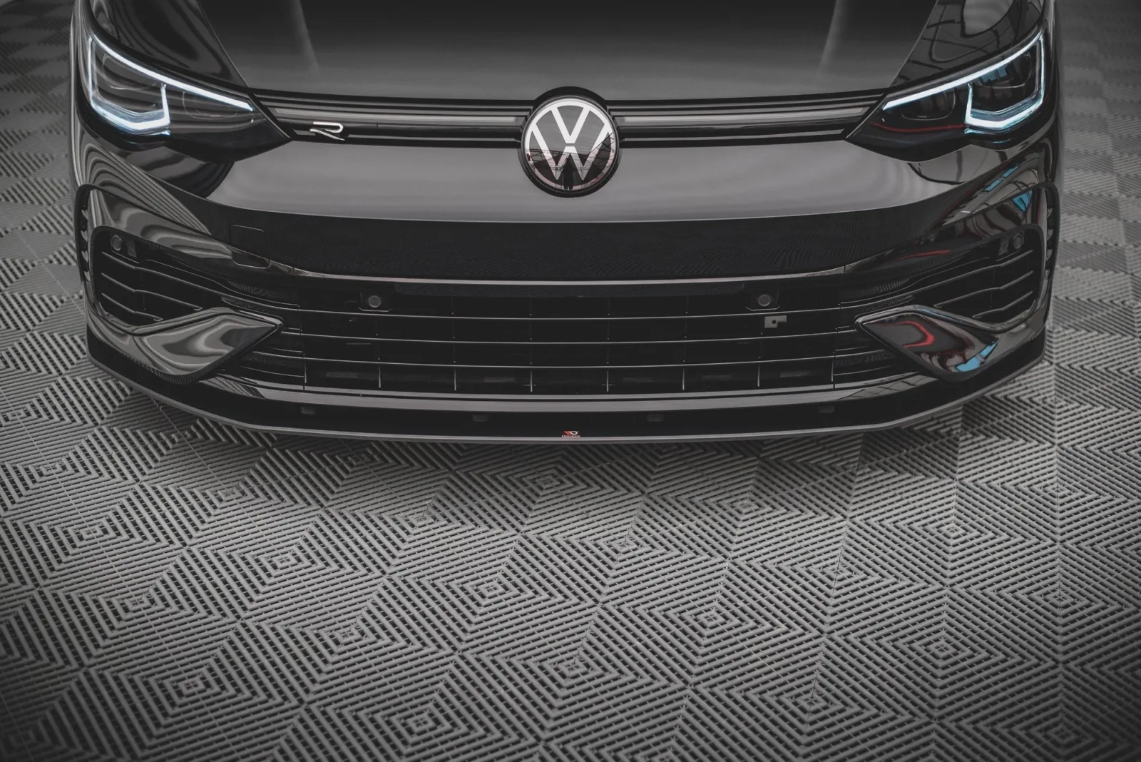 Front Splitter Street Pro compatible with Volkswagen Golf R Mk8