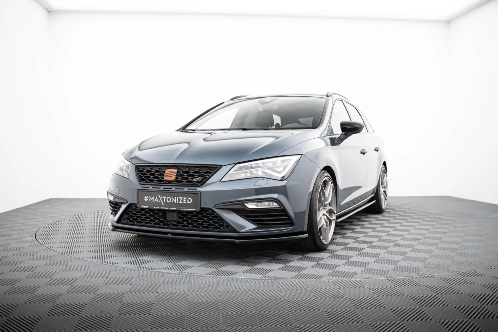 Front Splitter V.4 compatible with Seat Leon Cupra / FR Mk3 FL