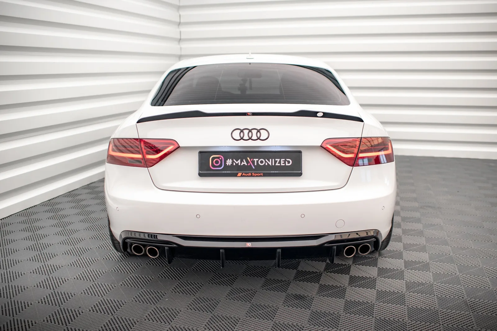 Rear Valance compatible with Audi A5 Sportback 8T Facelift (Version with double exhausts on both sides)