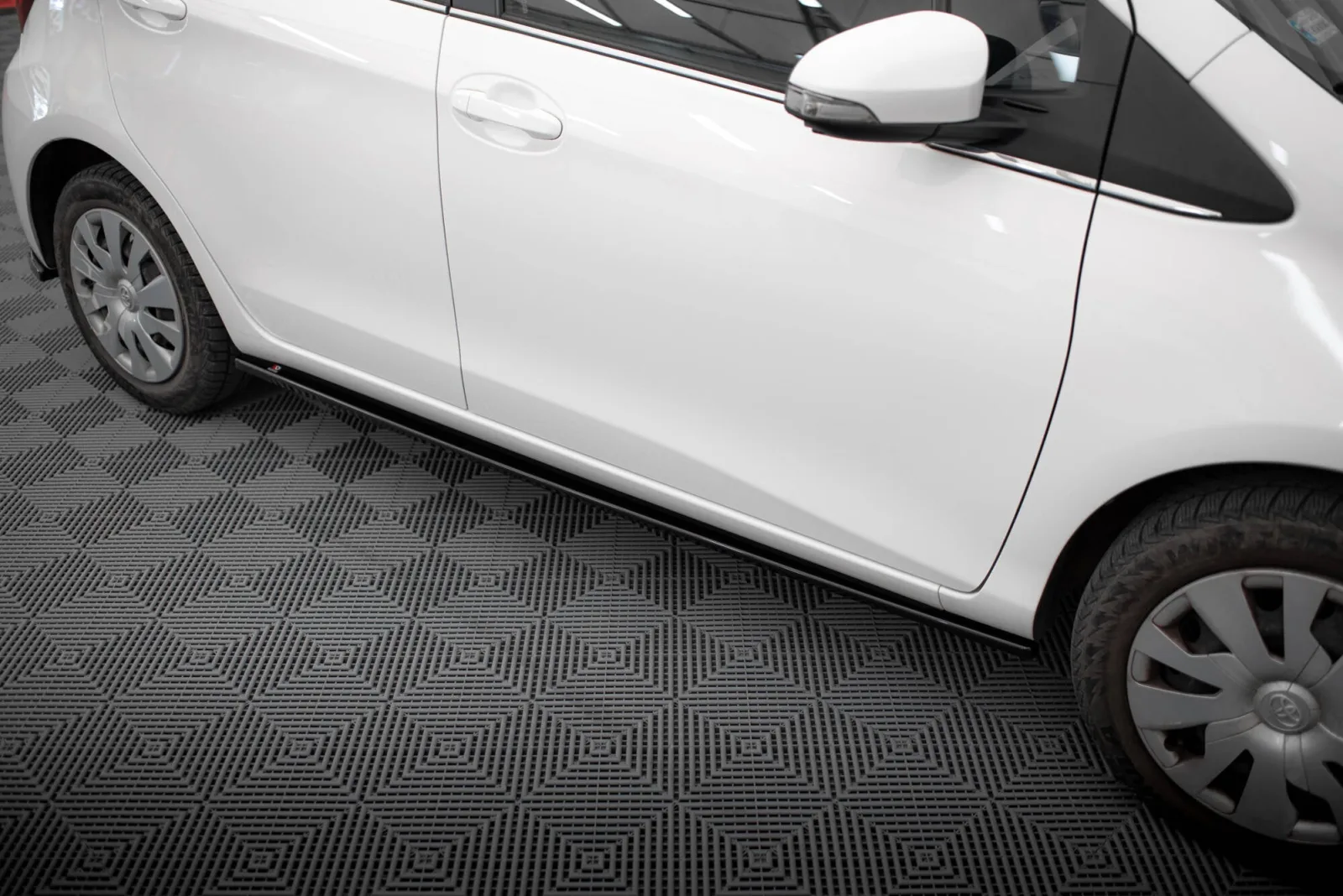 Side Skirts Diffusers compatible with Toyota Yaris Mk3 Facelift