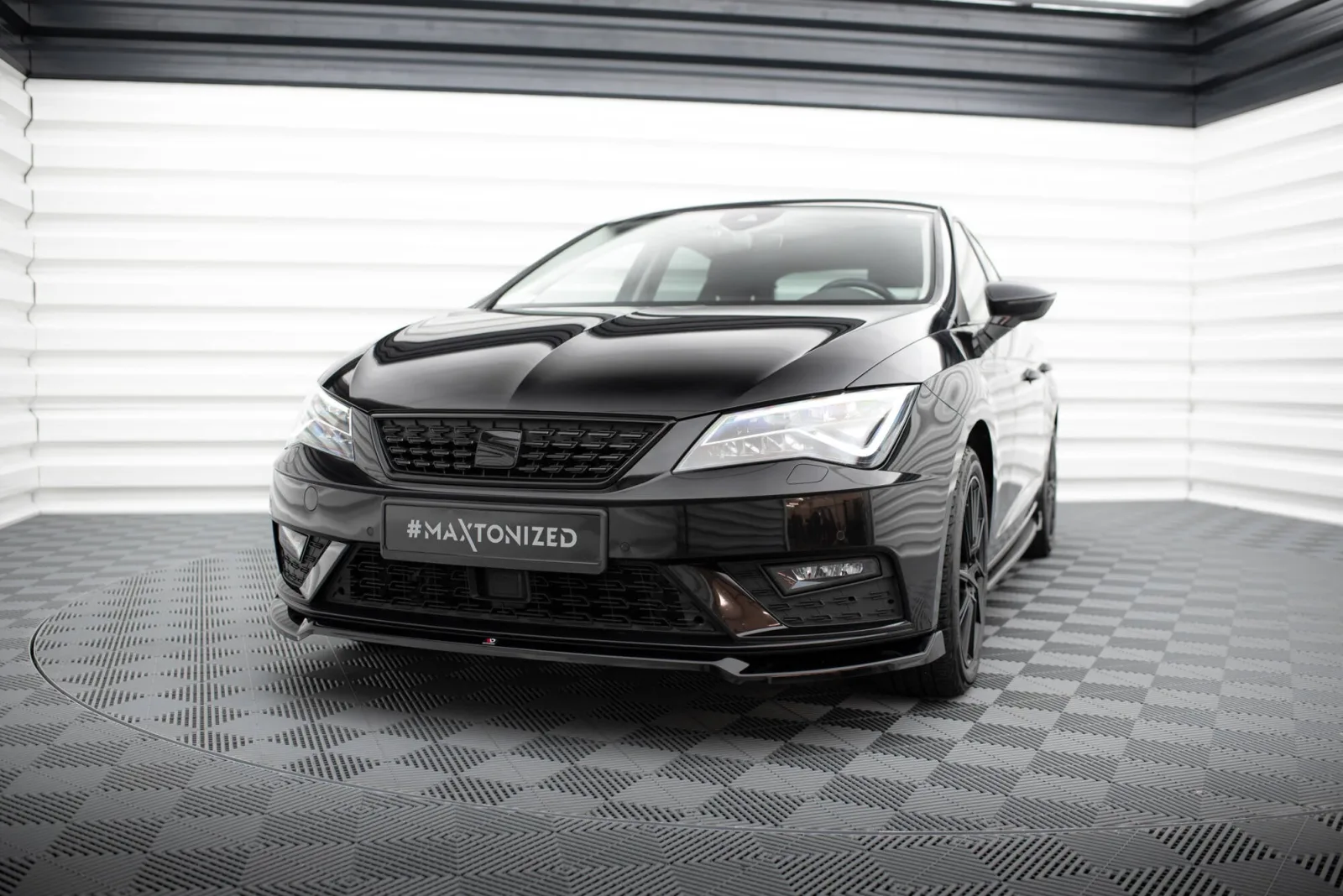 Front Splitter V.2 compatible with Seat Leon Mk3 Facelift