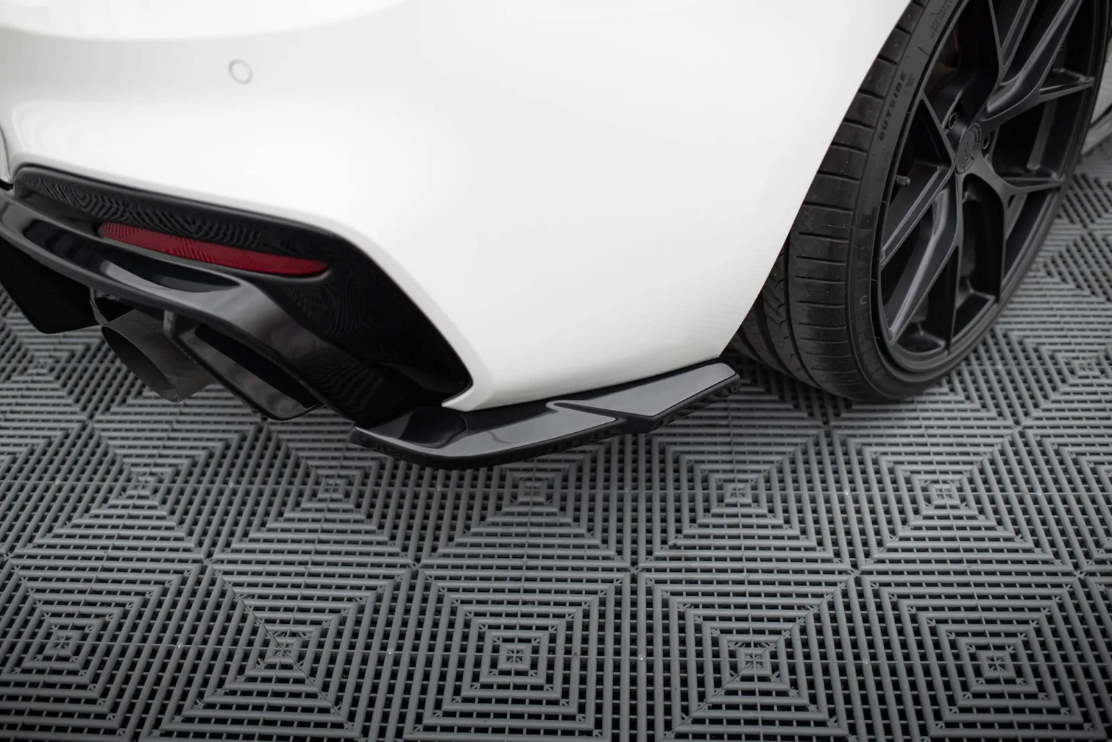 Rear Side Splitters V.5 (for valance V.3) compatible with BMW 1 M-Pack / M140i F20 Facelift