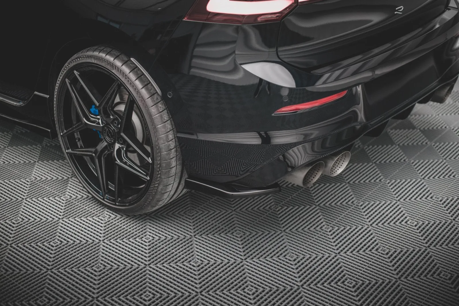 Rear Side Splitters V.2 compatible with Volkswagen Golf R Hatchback Mk8