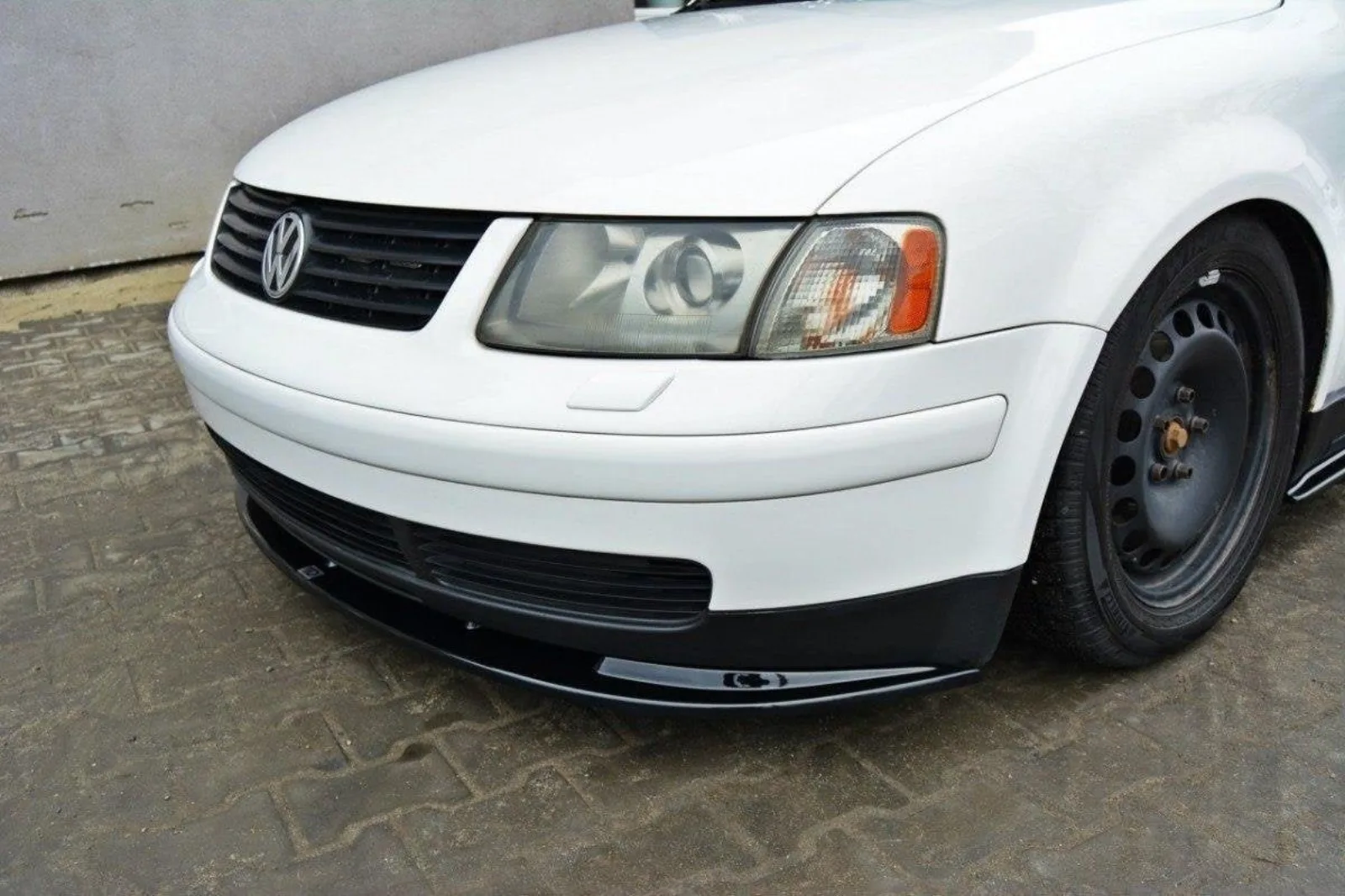 Front Splitter compatible with VW Passat B5
