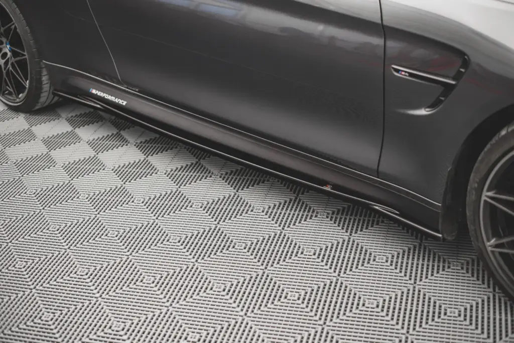 Side Skirts Diffusers V.2 compatible with BMW M4 F82