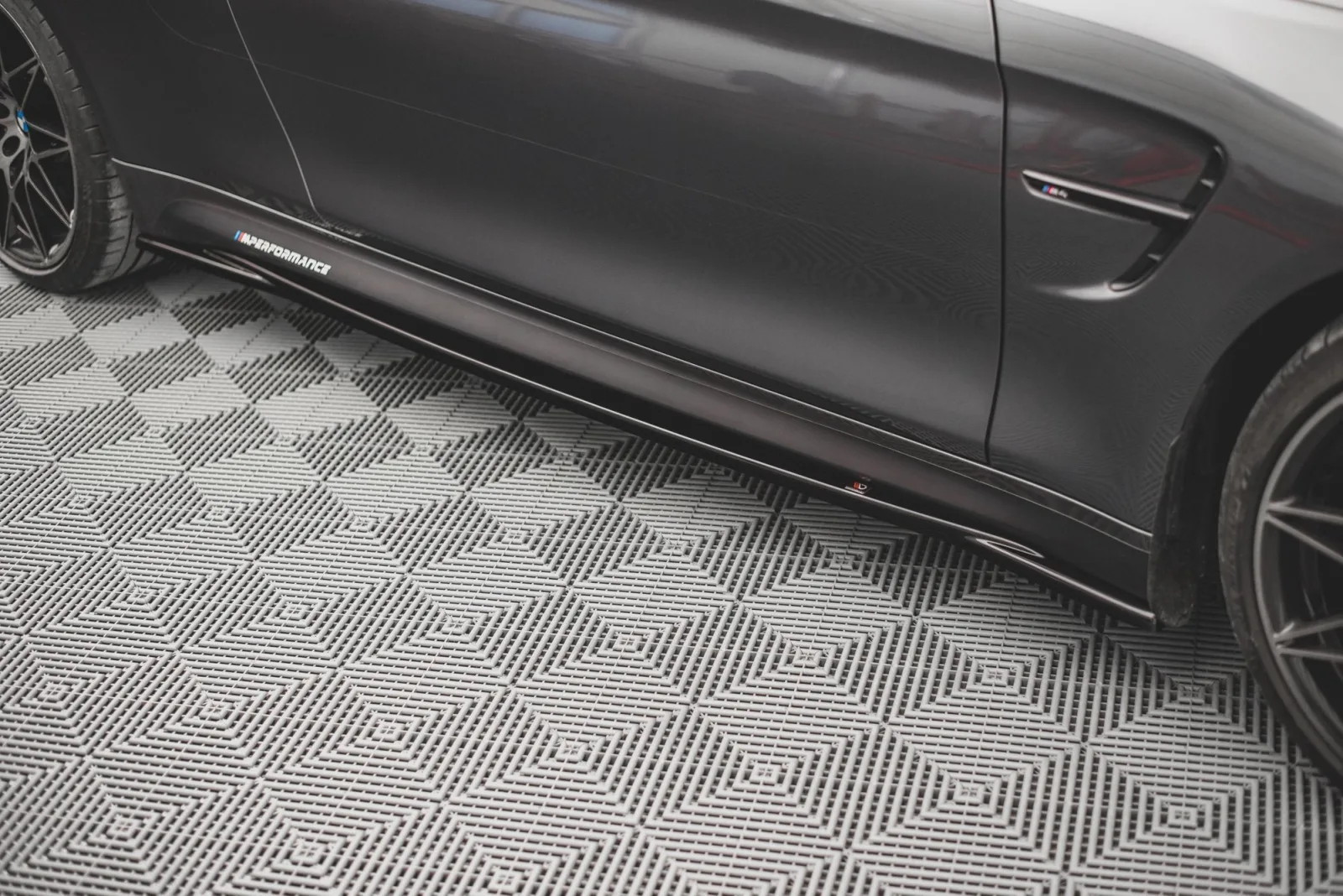 Side Skirts Diffusers V.2 compatible with BMW M4 F82