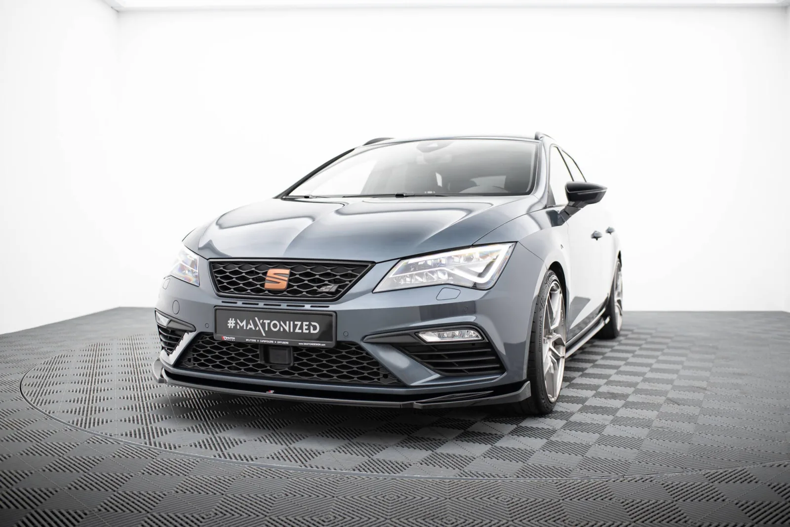 Front Splitter V.5 compatible with Seat Leon Cupra / FR Mk3 FL