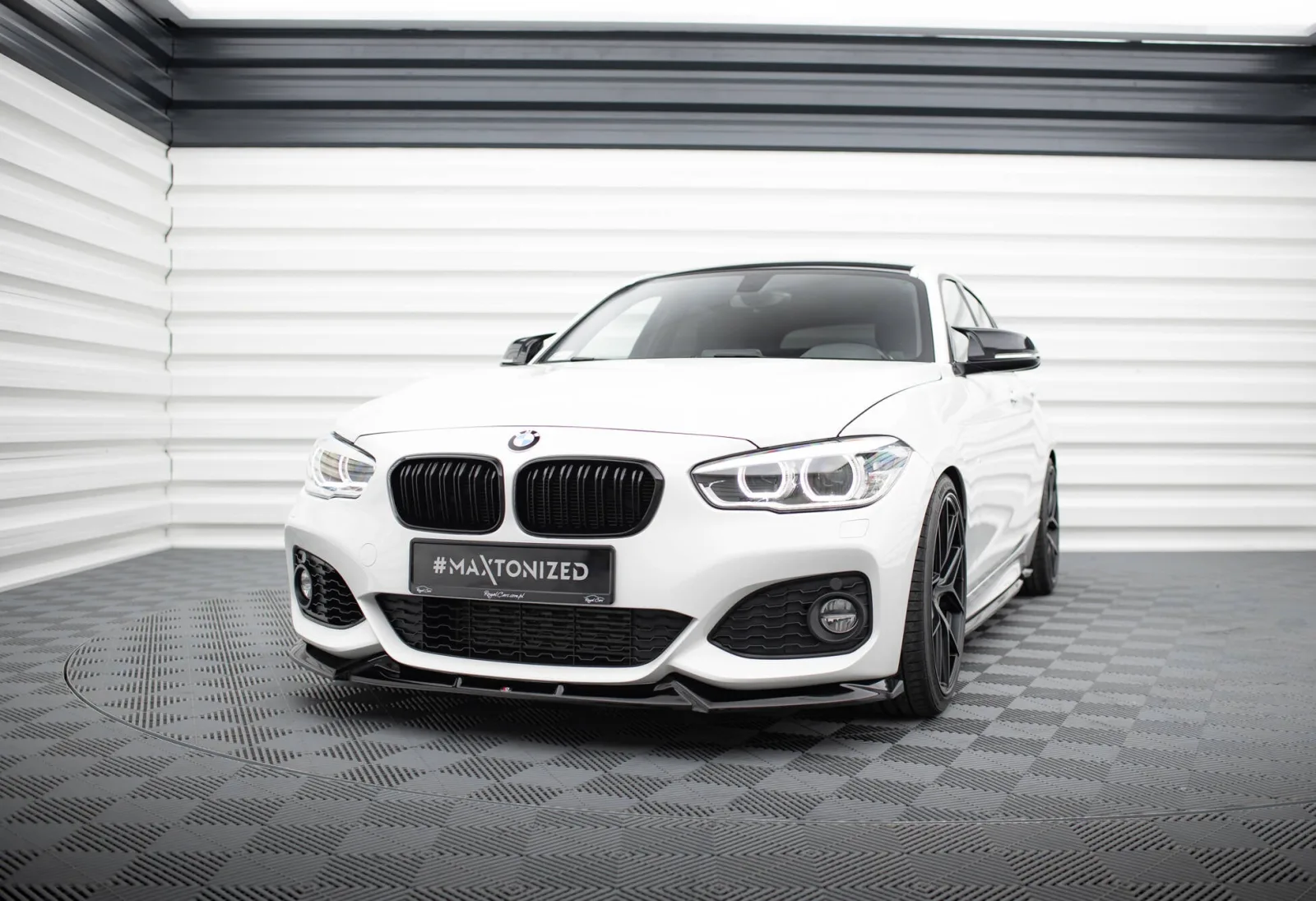 Front Splitter V.5 compatible with BMW 1 M-Pack / M140i F20 Facelift