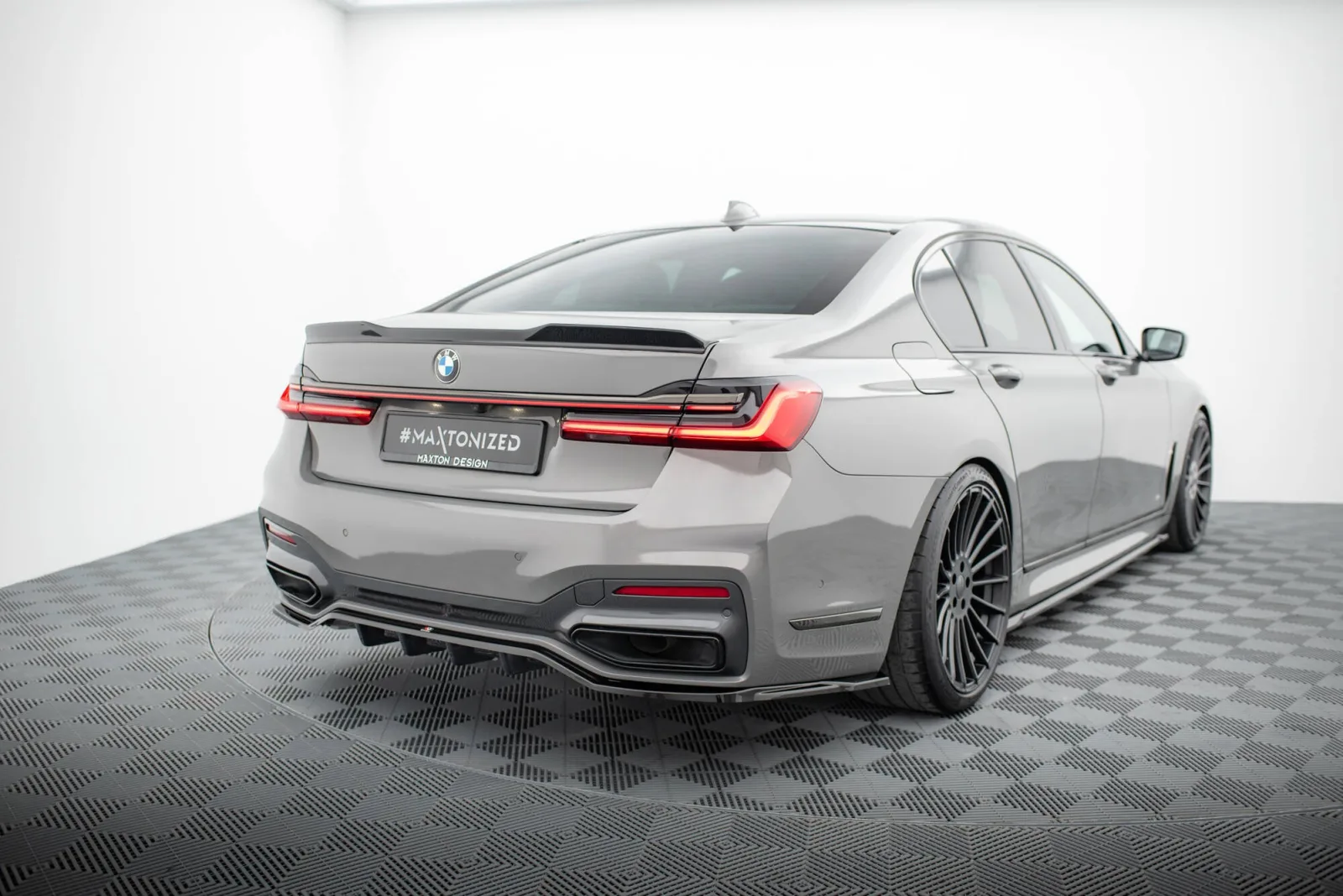 Rear Splitter (With Diffuser) V.2 compatible with BMW 7 M-Pack G11 / G12 Facelift