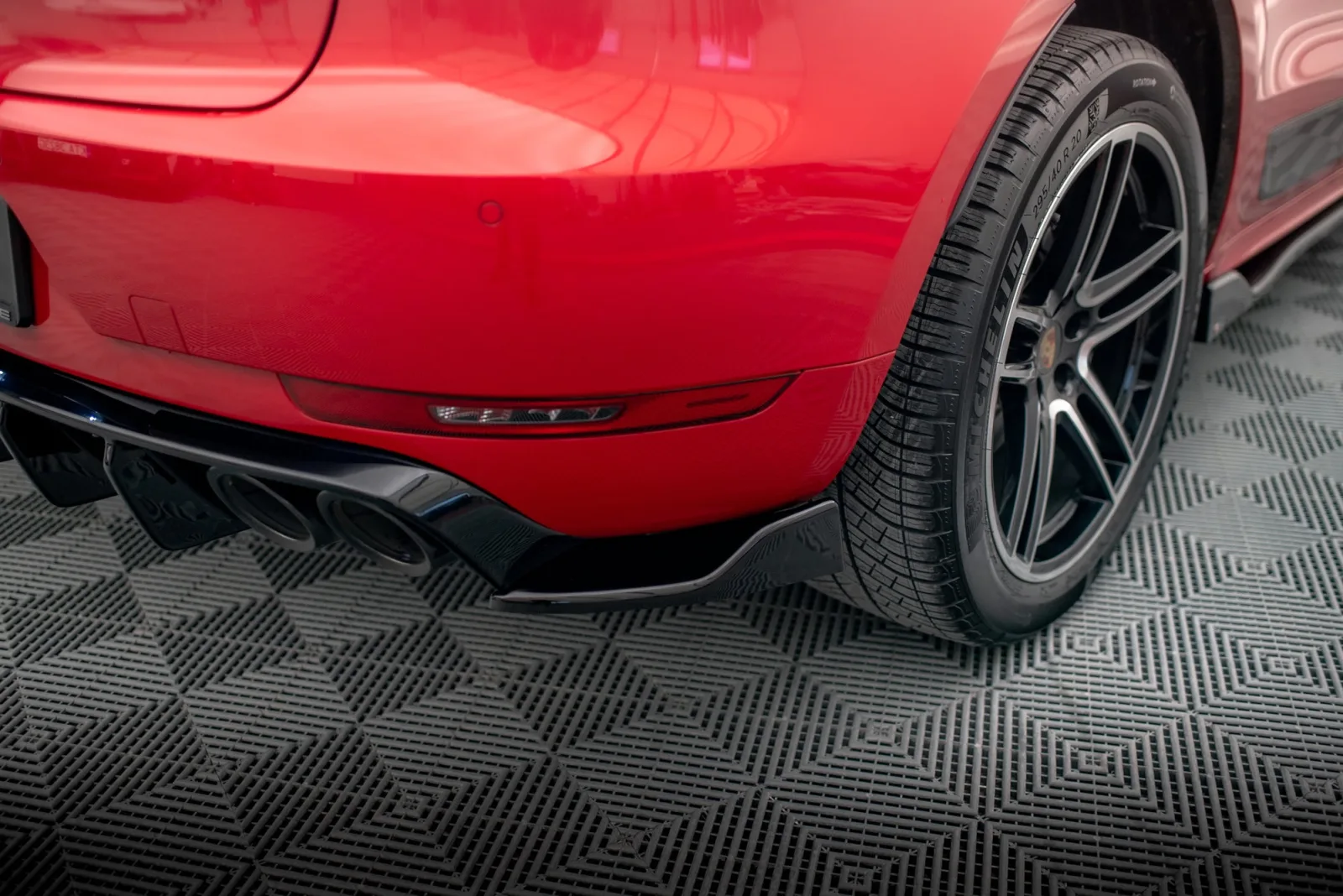 Rear Side Splitters V.2 compatible with Porsche Macan GTS / Sport Design Mk1 Facelift