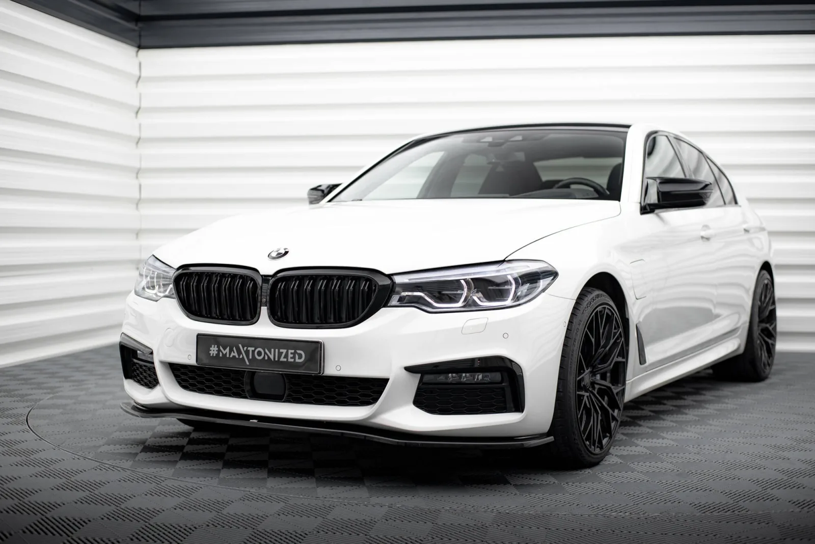 Front Splitter V.2 compatible with BMW 5 M-Pack / M550d / M550i G30/ G31 M-Pack