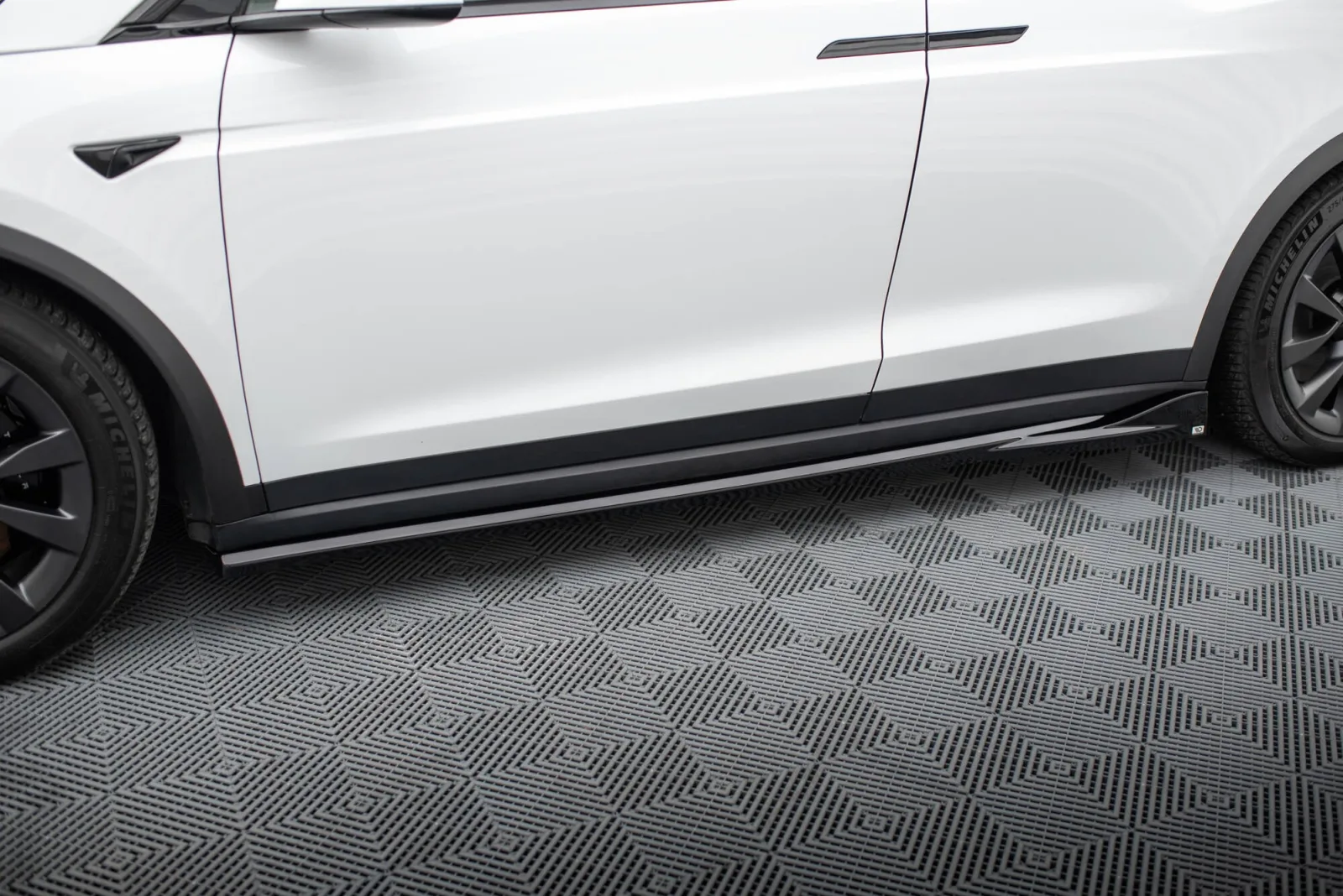 Side Skirts Diffusers compatible with Tesla Model X Mk1 Facelift