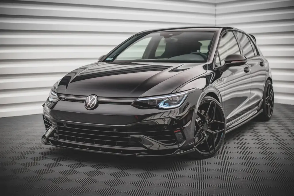 Front Splitter V.4 compatible with Volkswagen Golf R Hatchback / Variant Mk8