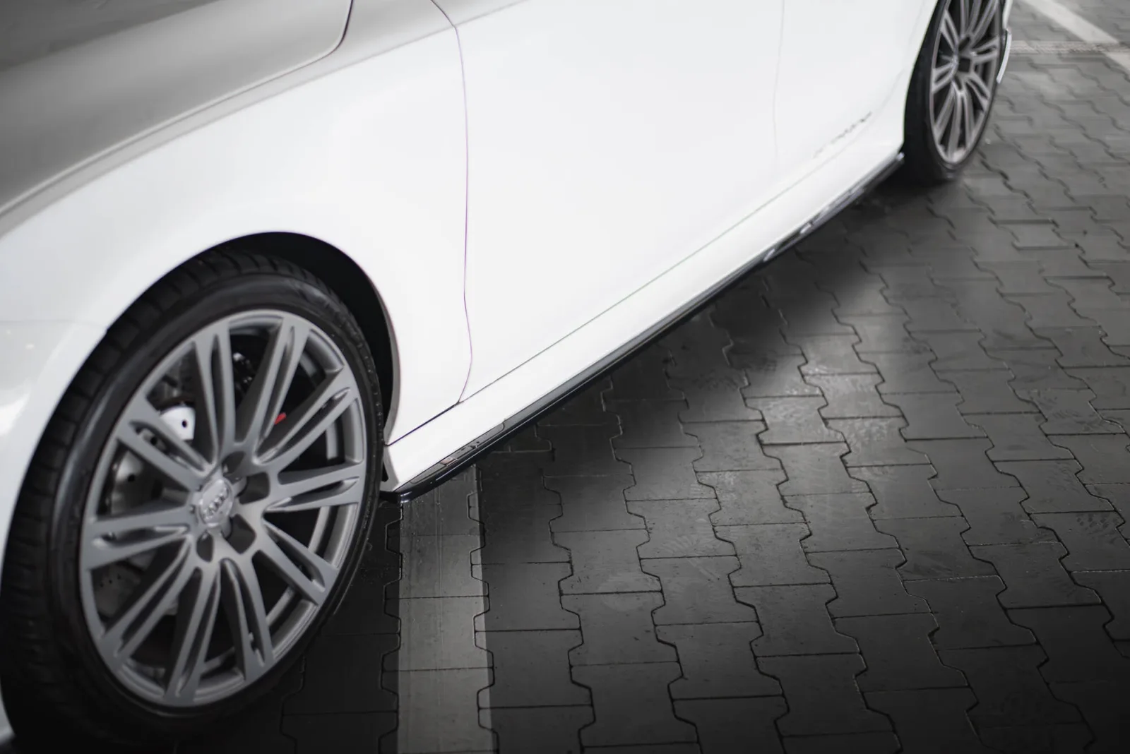 Side Skirts Diffusers V.2 compatible with Audi RS7 C7