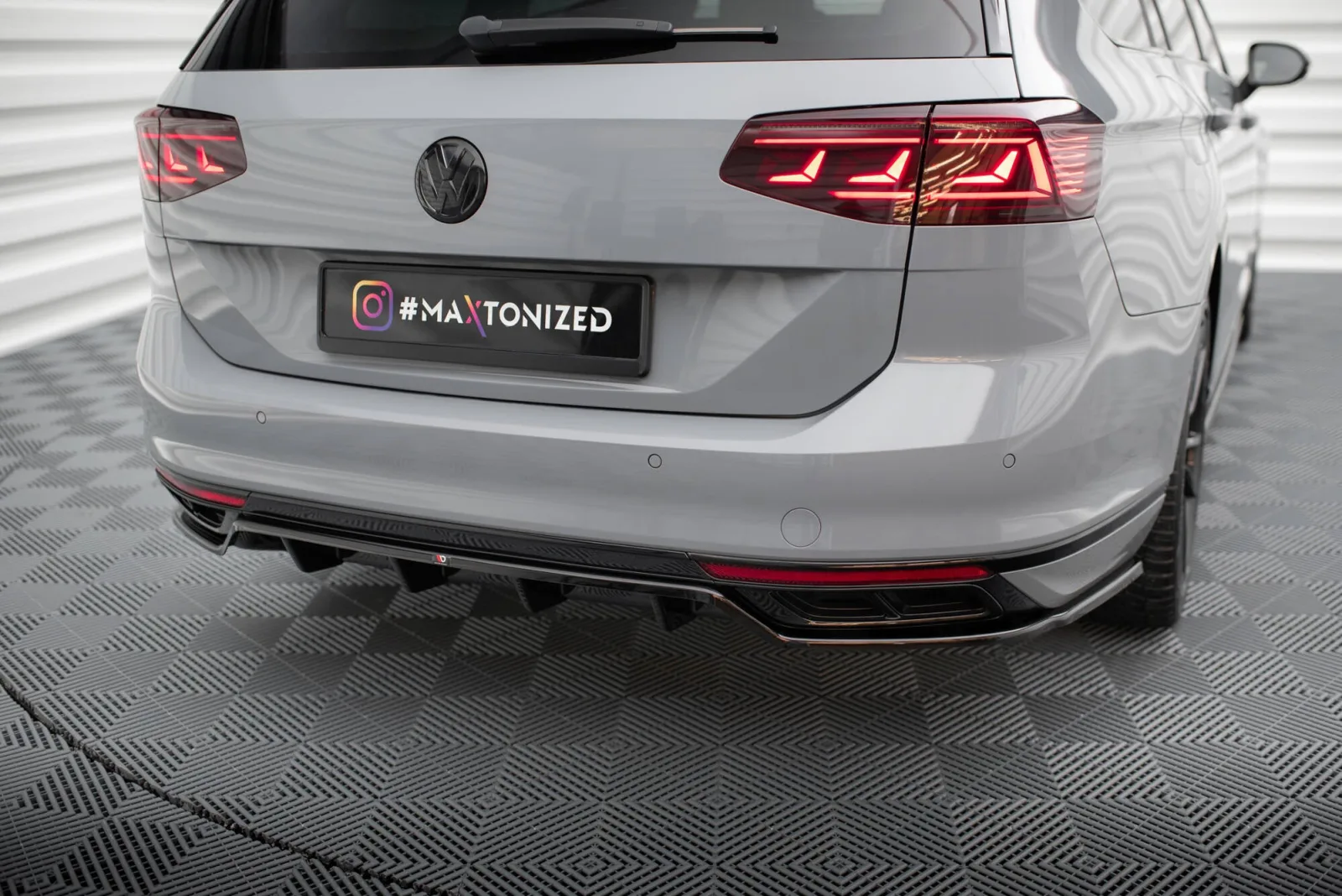 Rear Splitter (With Diffuser) compatible with Volkswagen Passat R-Line B8 Facelift