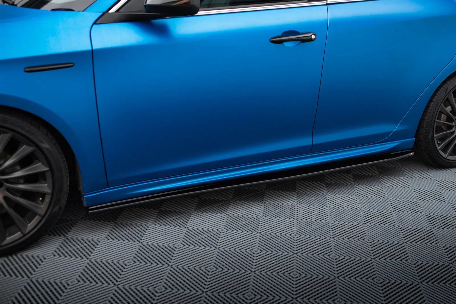 Side Skirts Diffusers V.1 compatible with Alfa Romeo Giulietta