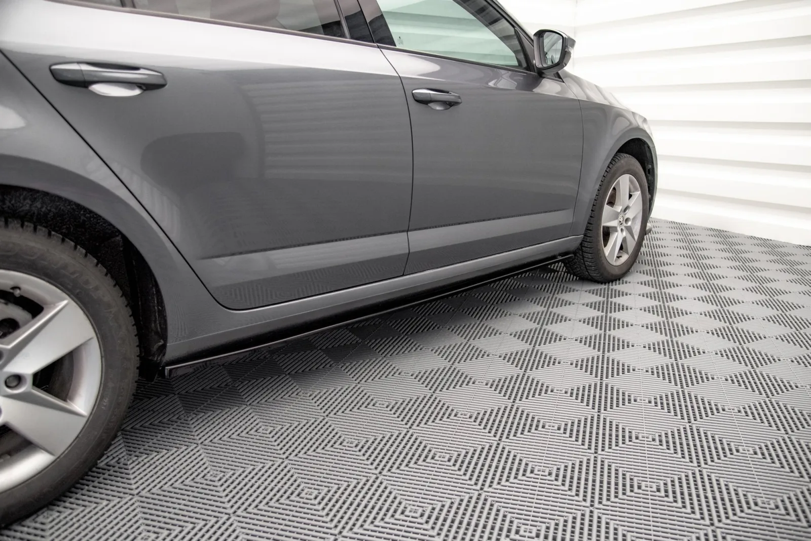 Side Skirts Diffusers compatible with Skoda Octavia Mk3 Facelift