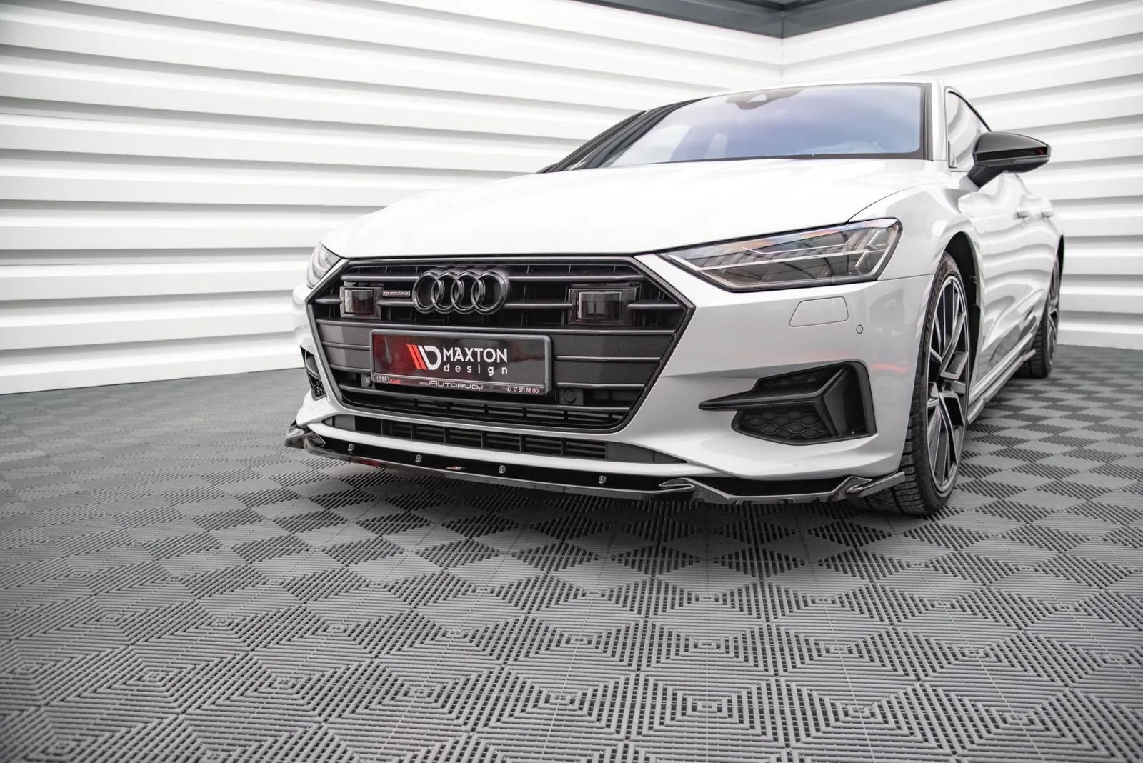Front Splitter V.2 compatible with Audi A7 C8