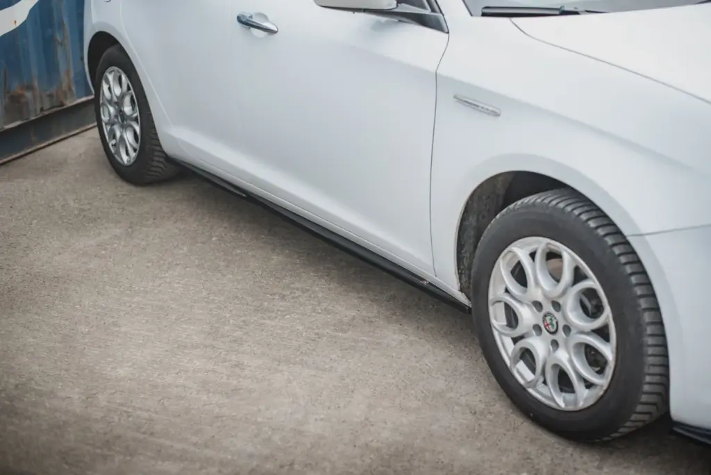 Side Skirts Diffusers V.2 compatible with Alfa Romeo Giulietta