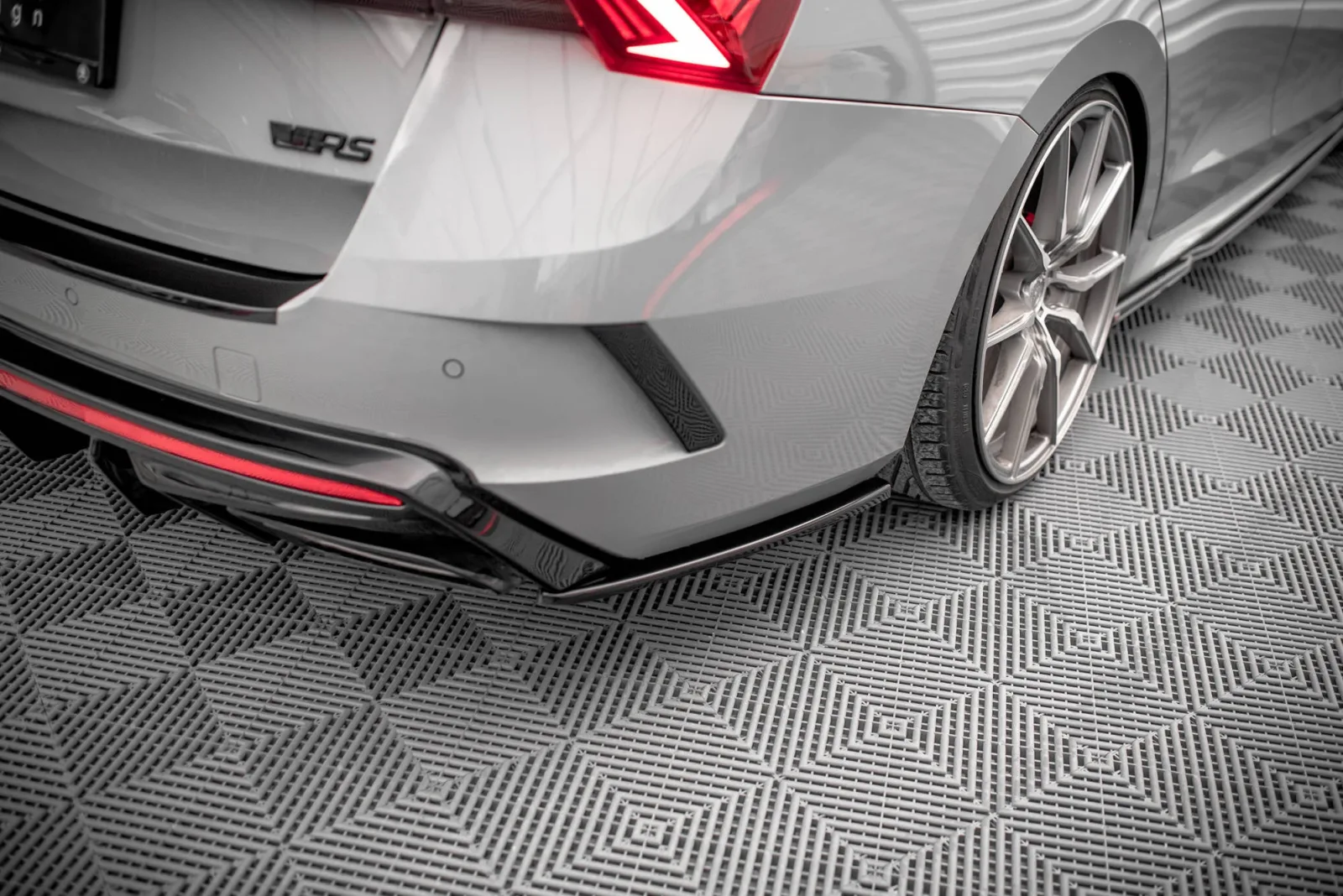 Rear Side Splitters V.3 compatible with Skoda Octavia RS Mk4