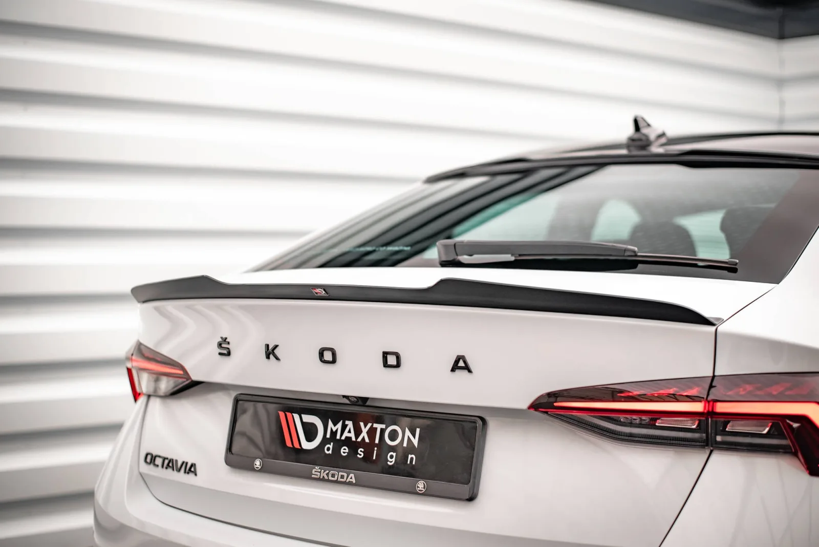 Spoiler Cap compatible with Skoda Octavia Liftback Mk4