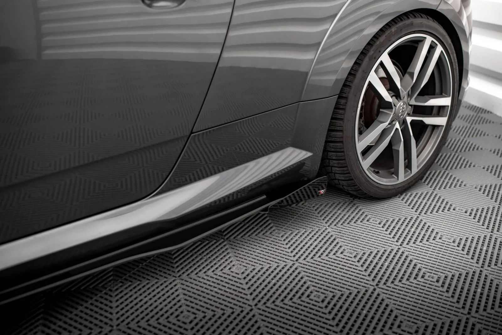 Side Flaps compatible with Audi TT S / S-Line 8S