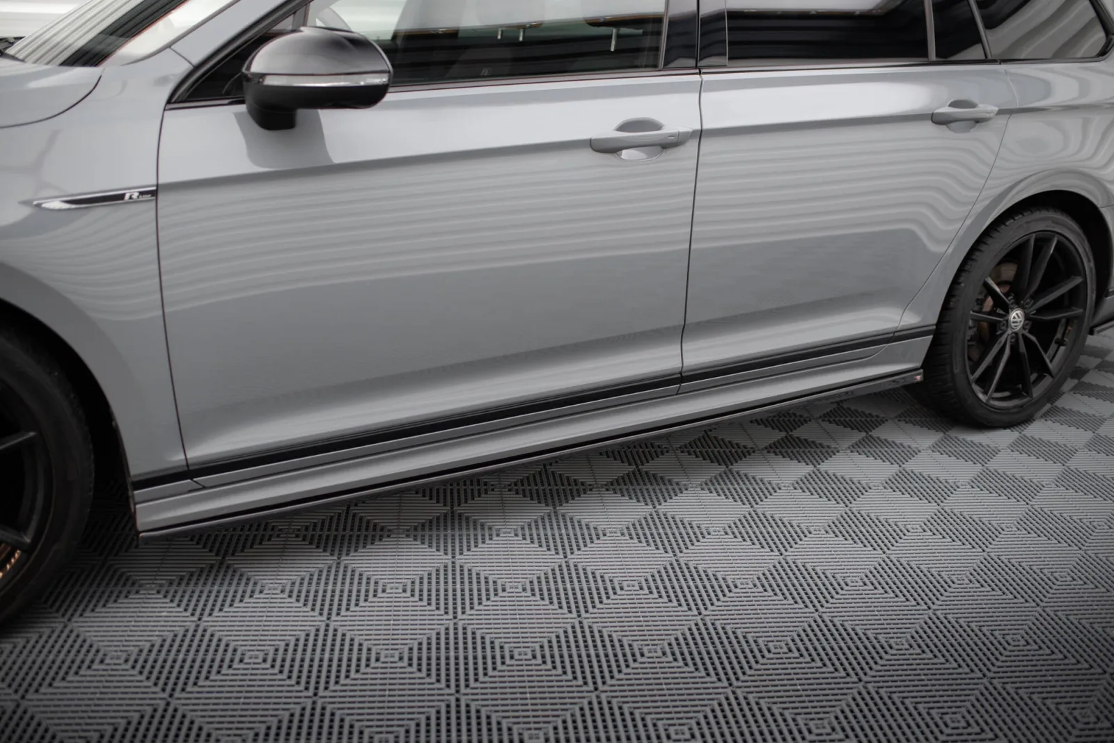 Side Skirts Diffusers compatible with Volkswagen Passat R-Line B8 Facelift
