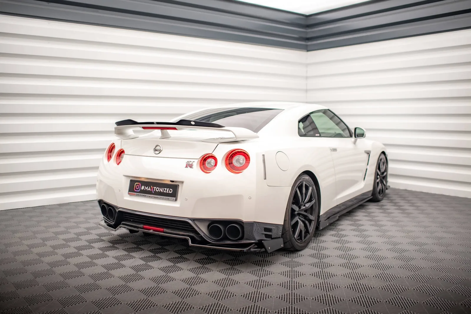 Rear Splitter + Flaps compatible with Nissan GTR R35 Facelift