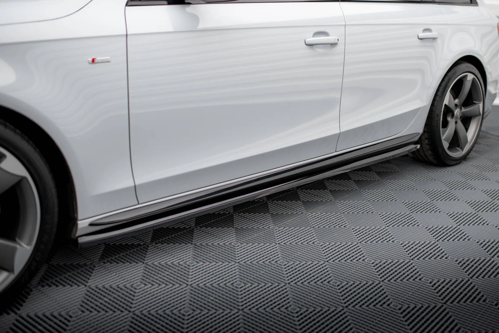 Side Skirts Diffusers V.3 compatible with Audi A4 / A4 S-Line / S4 B8