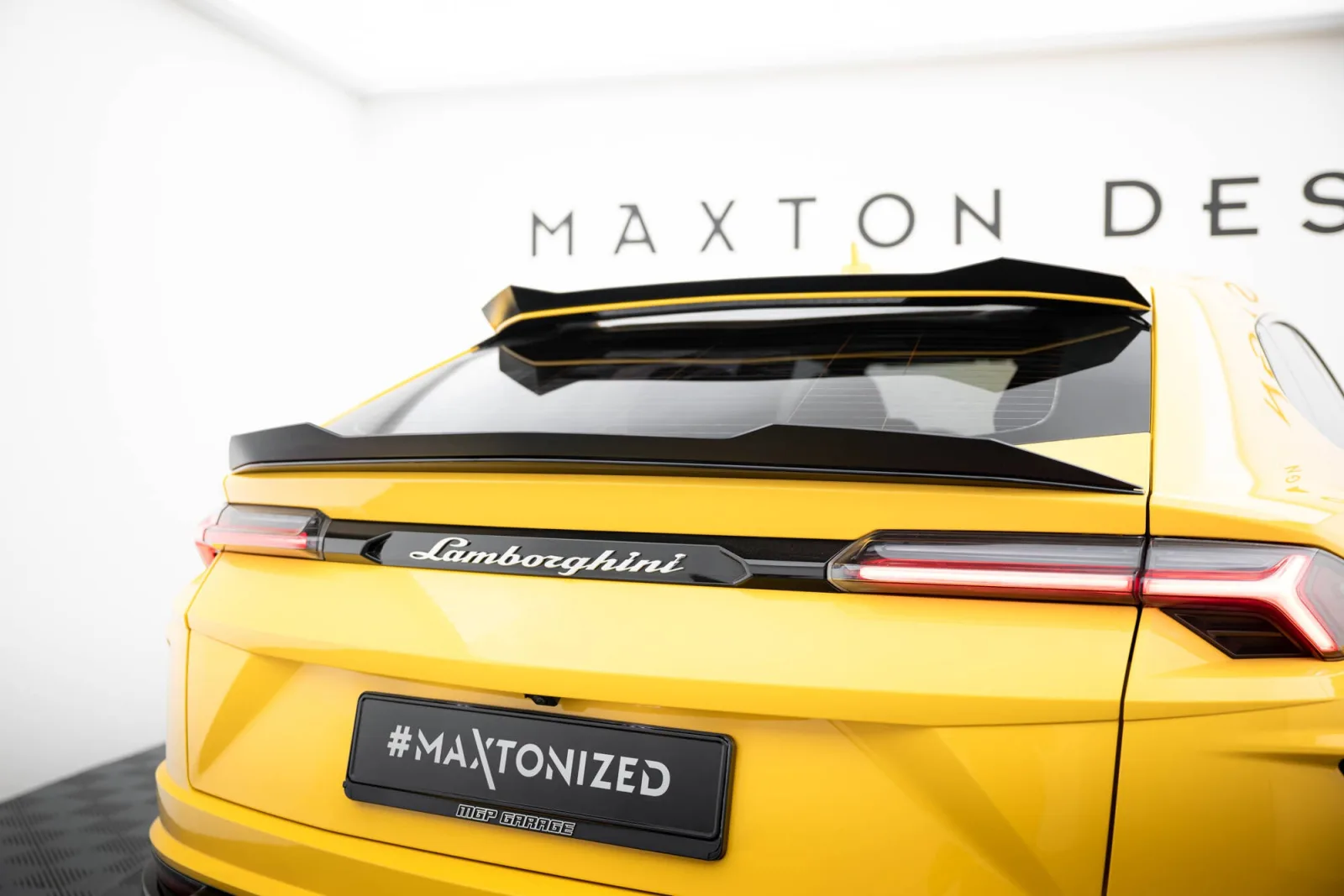 Lower Spoiler Cap compatible with Lamborghini Urus Mk1