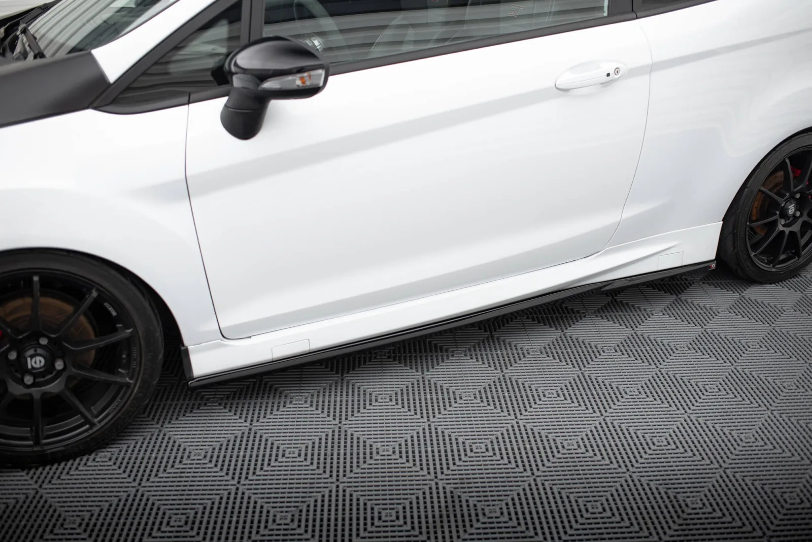 Side Skirts Diffusers V.4 compatible with Ford Fiesta ST / ST-Line Mk7