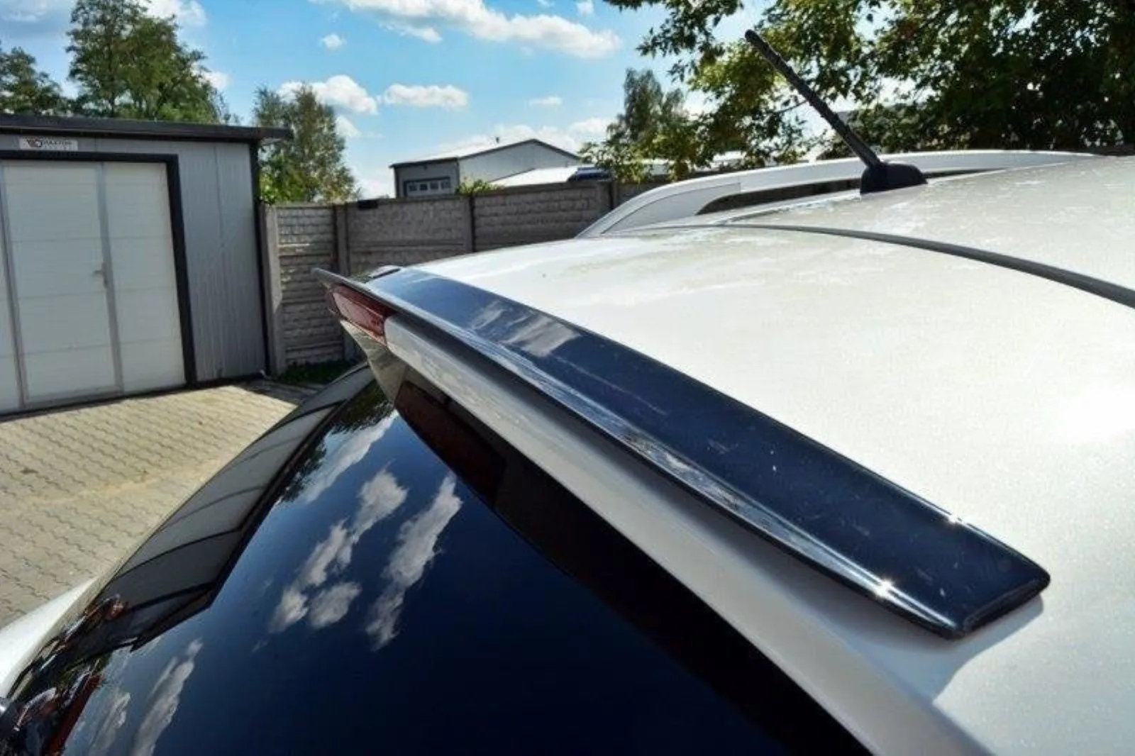 Spoiler Cap compatible with INFINITI QX70