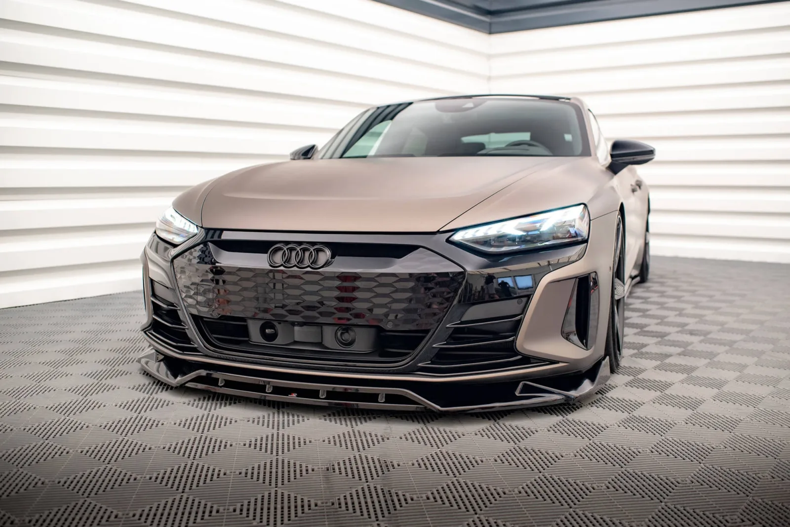 Front Splitter V.2 compatible with Audi e-Tron GT / RS GT Mk1